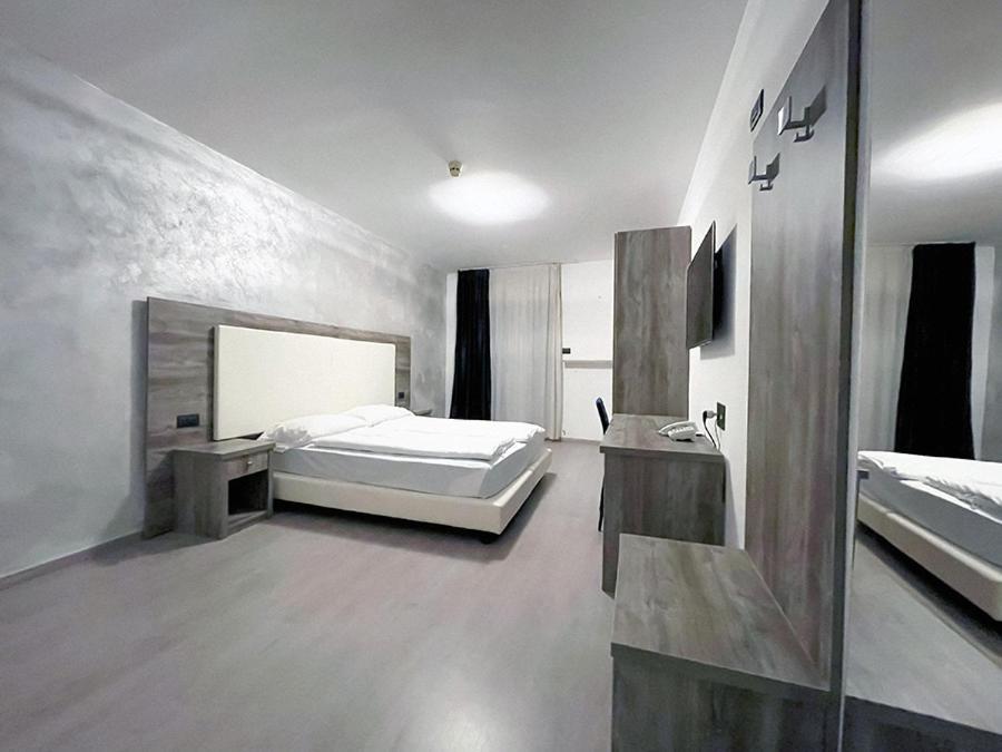 Hotel De Nac Torbole Sul Garda ภายนอก รูปภาพ
