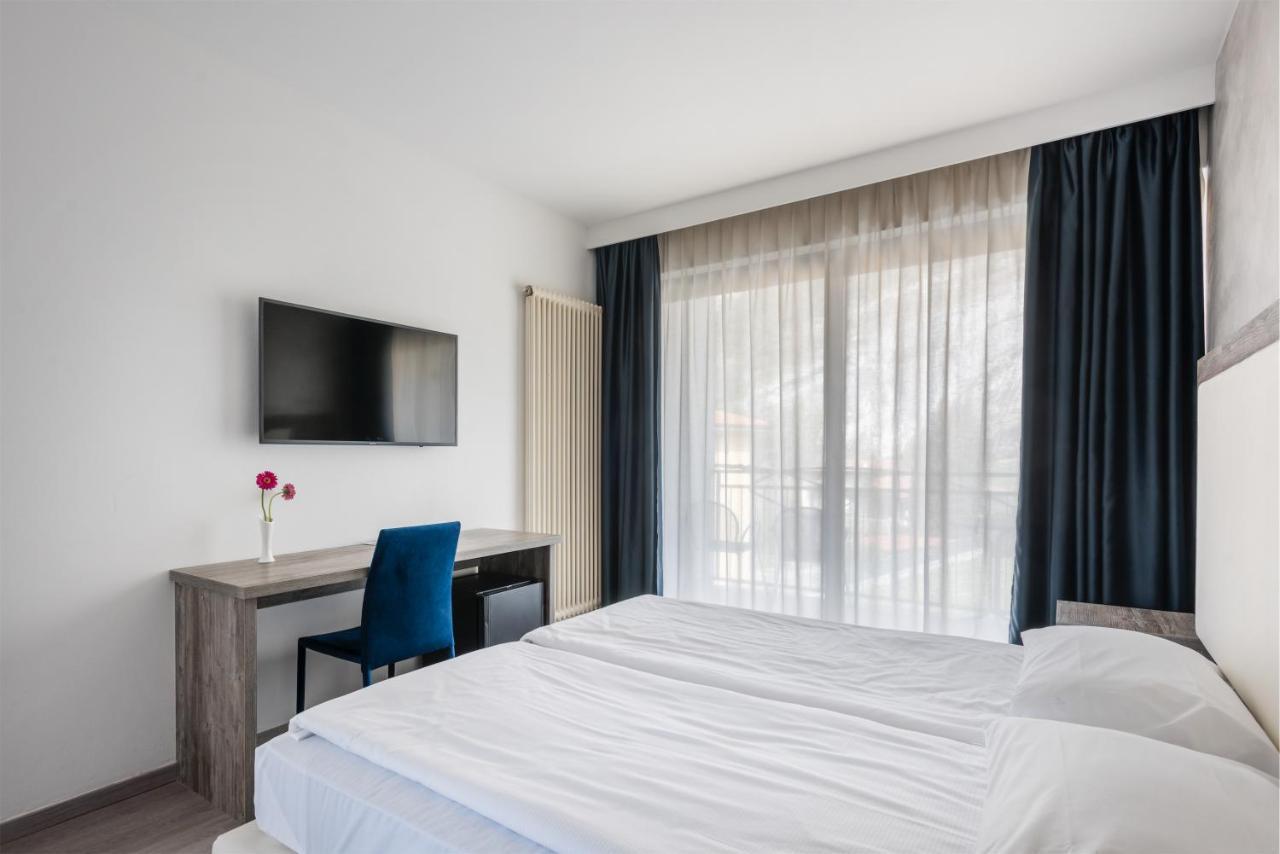 Hotel De Nac Torbole Sul Garda ภายนอก รูปภาพ