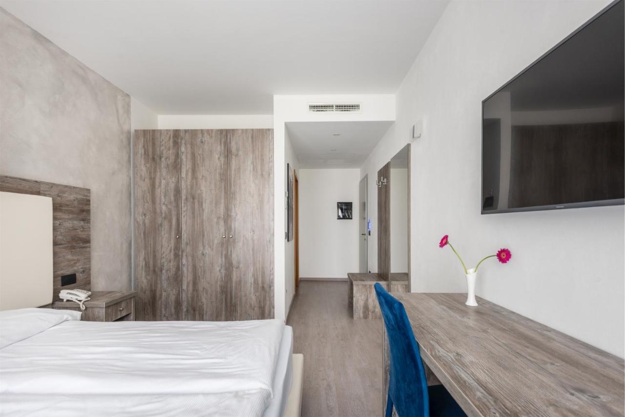 Hotel De Nac Torbole Sul Garda ภายนอก รูปภาพ