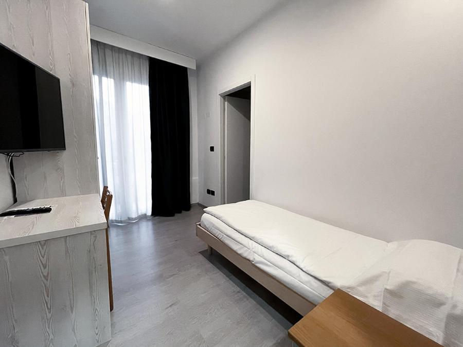 Hotel De Nac Torbole Sul Garda ภายนอก รูปภาพ