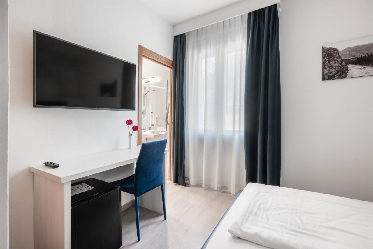 Hotel De Nac Torbole Sul Garda ภายนอก รูปภาพ
