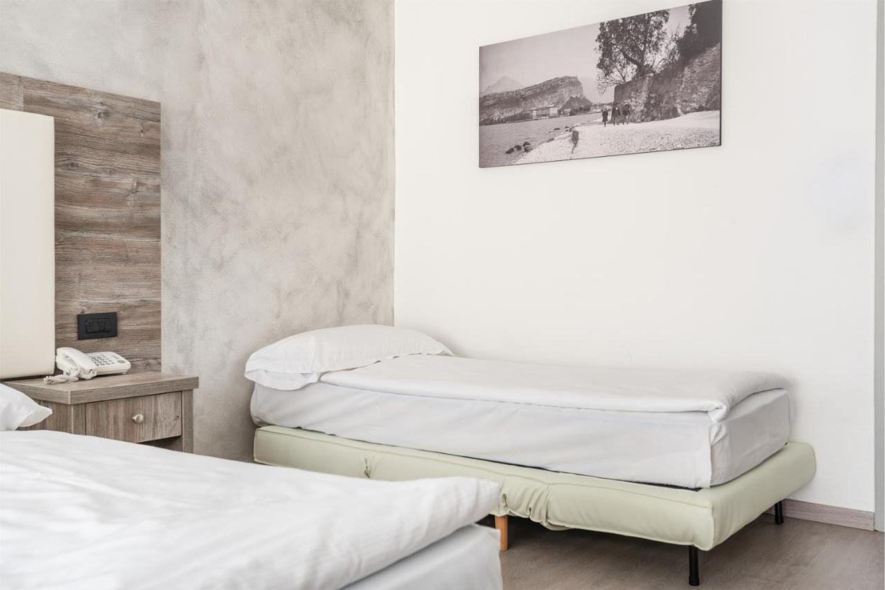 Hotel De Nac Torbole Sul Garda ภายนอก รูปภาพ