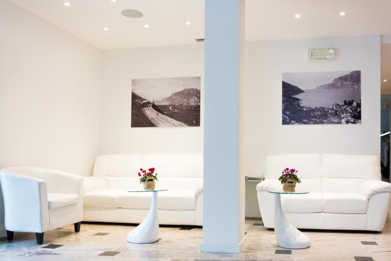 Hotel De Nac Torbole Sul Garda ภายนอก รูปภาพ