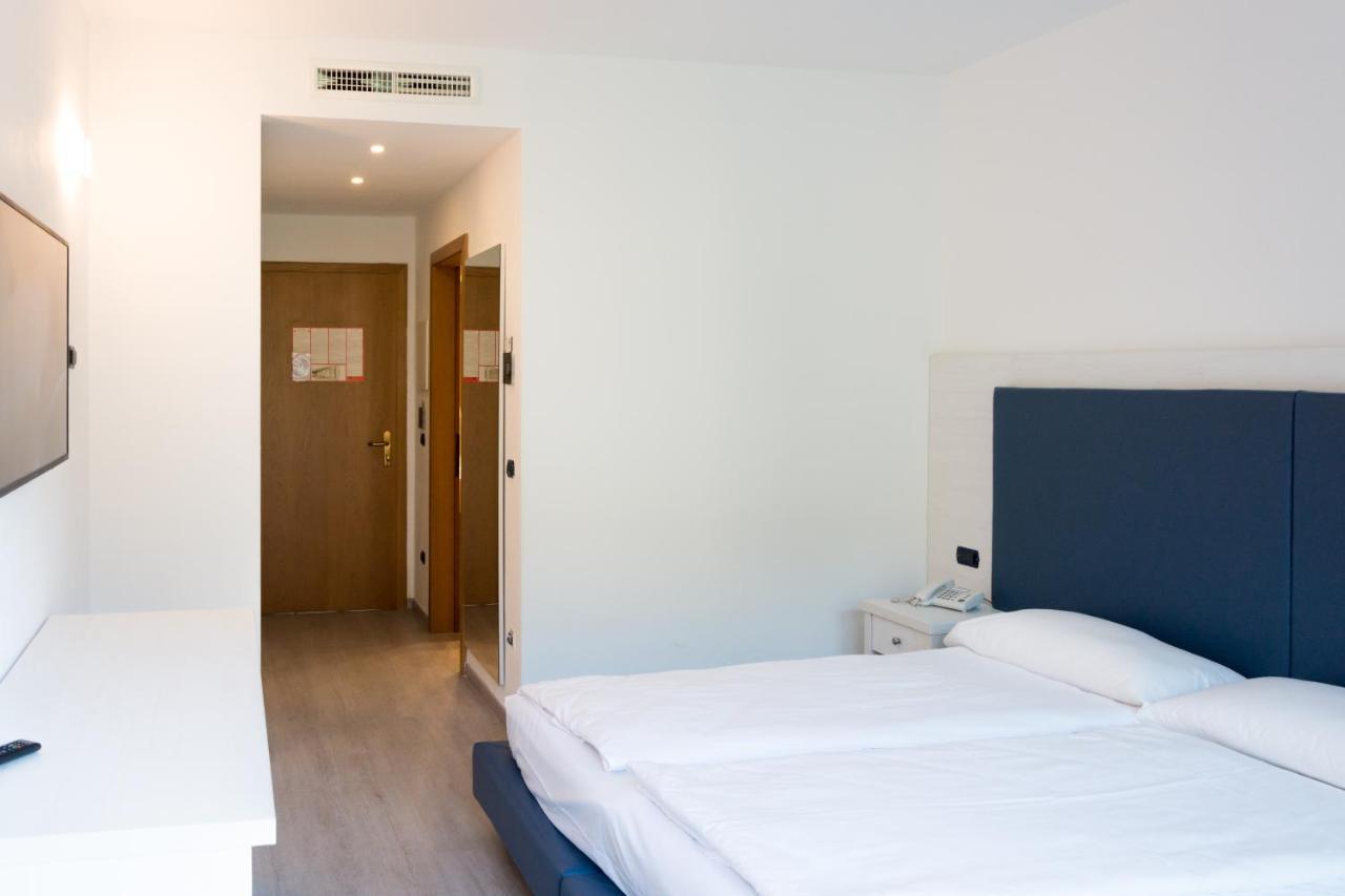 Hotel De Nac Torbole Sul Garda ภายนอก รูปภาพ